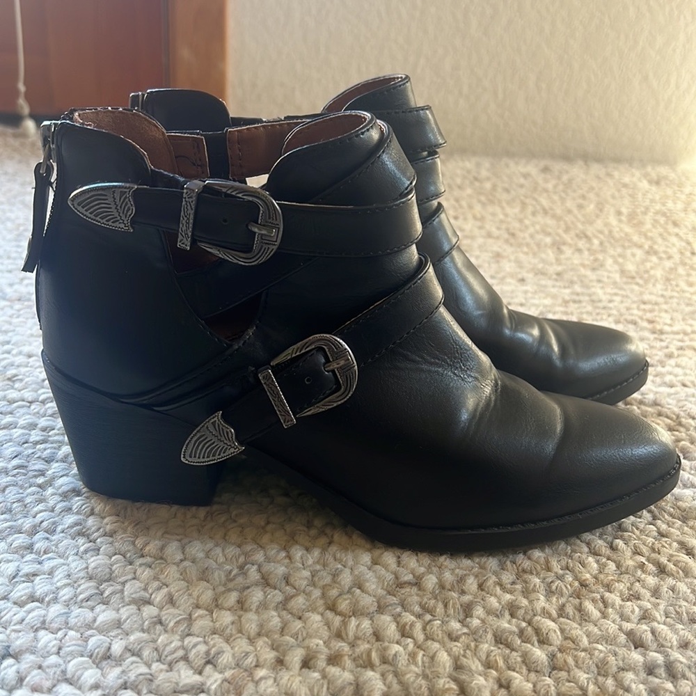 Double buckle Booties